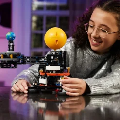 LEGO Technic 42179 De Aarde En De Maan In Beweging