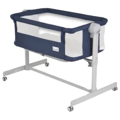 Moni Pengy Blue Wieg aan Bed