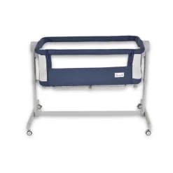 Moni Pengy Blue Wieg aan Bed