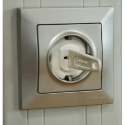 Sevibaby 8 Stuks Stopcontactbeschermers met Sleutel
